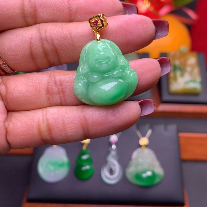 翡翠颈饰未镶嵌佛公