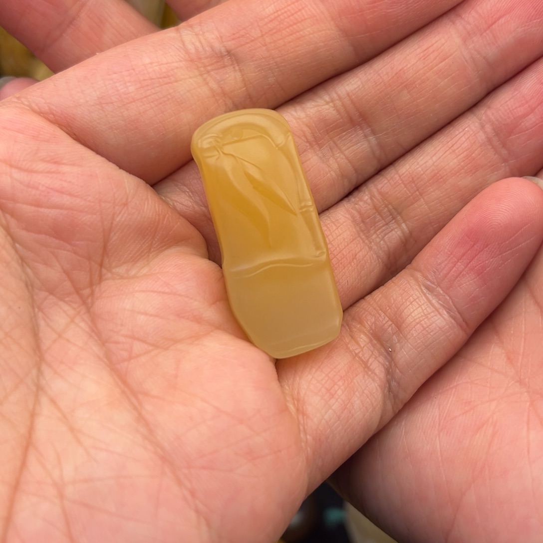 帆***石英质玉未镶嵌黄蜡石挂件