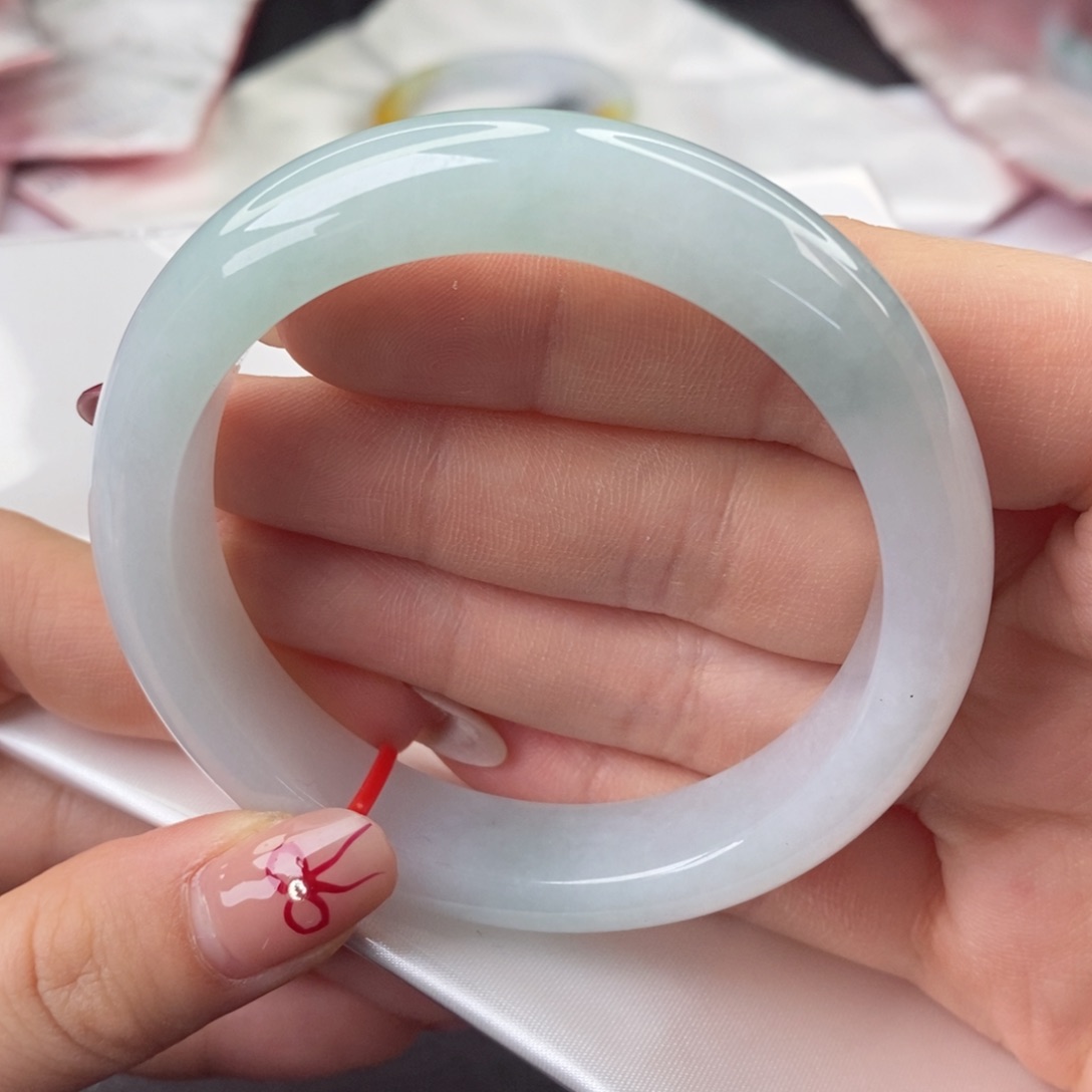 翡翠手镯未镶嵌58圈口