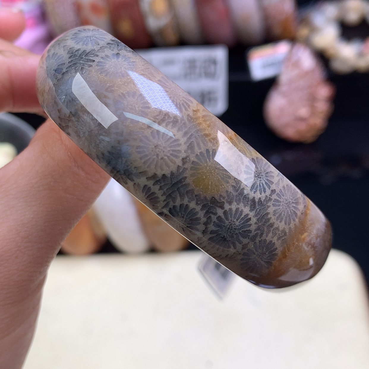 【闪购商品】颈饰未镶嵌硅化珊瑚（珊瑚玉）9号精美手镯58.8圈