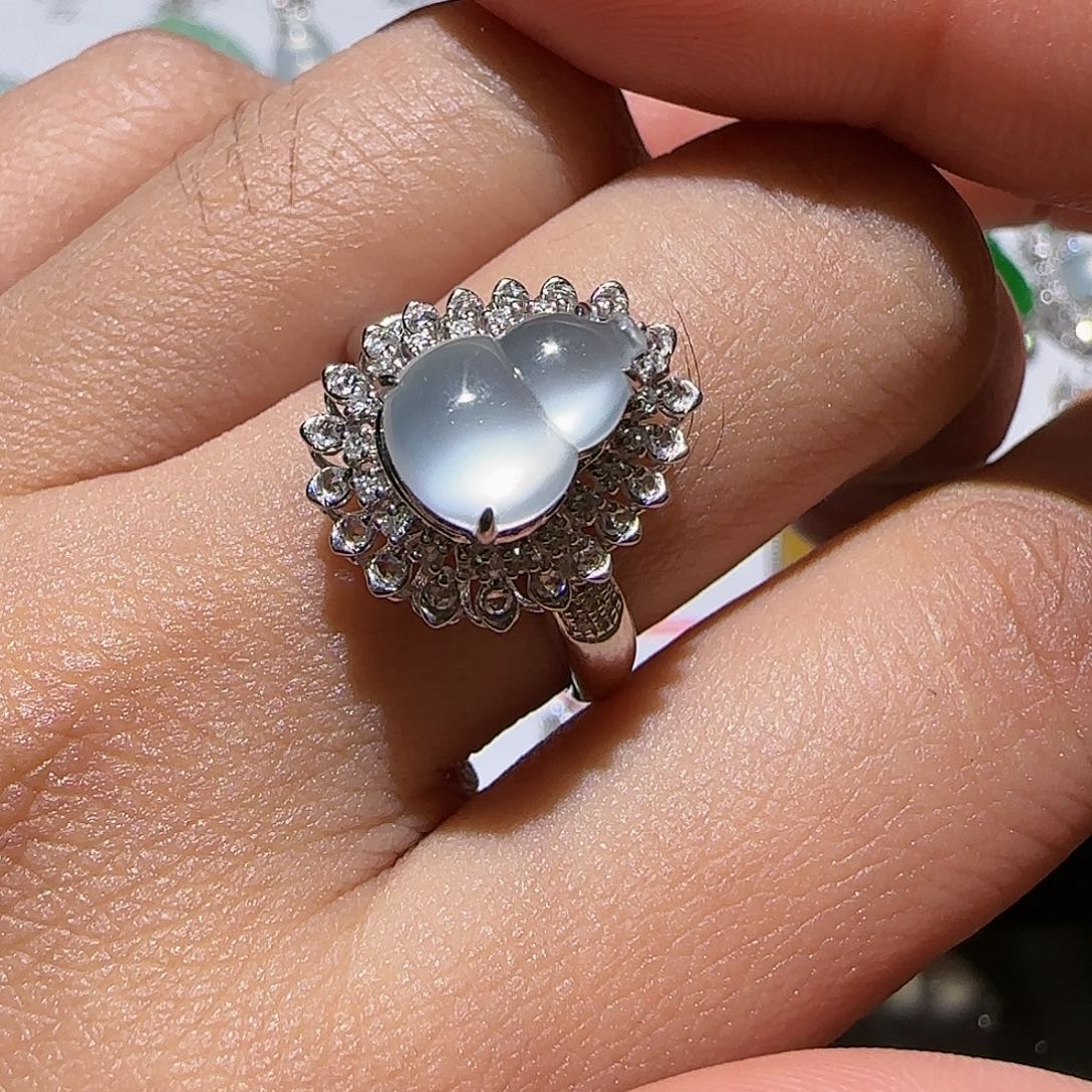 【闪购商品】颈饰18K金镶嵌翡翠天然