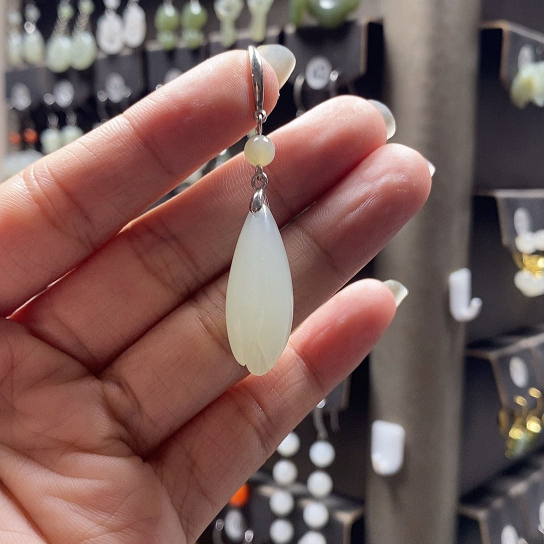 和田玉银S925镶嵌耳饰我****咪