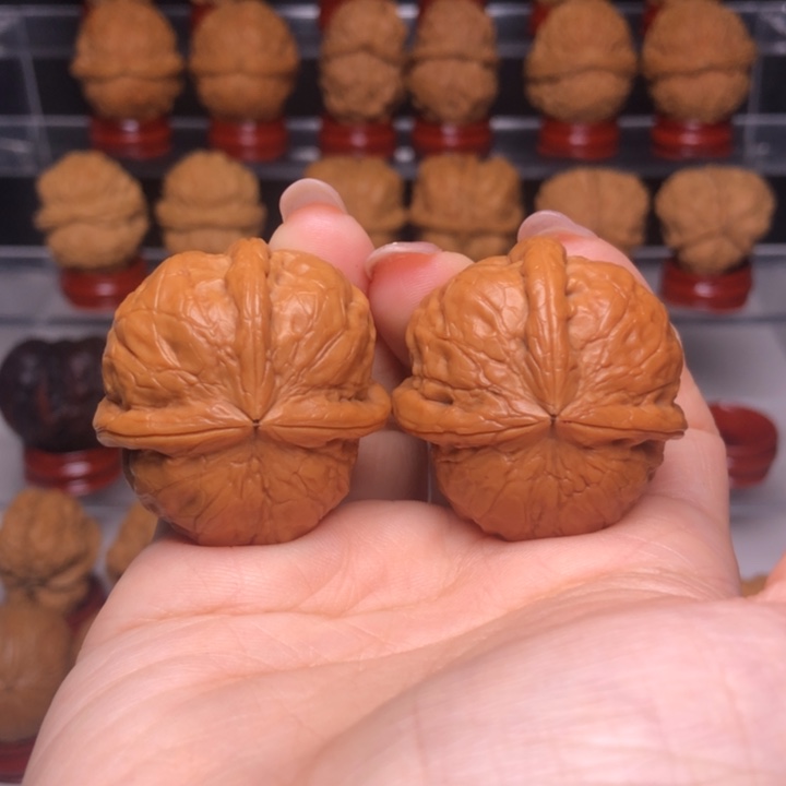 文玩核桃吊坠烟****.36金蟒粗筋四炸