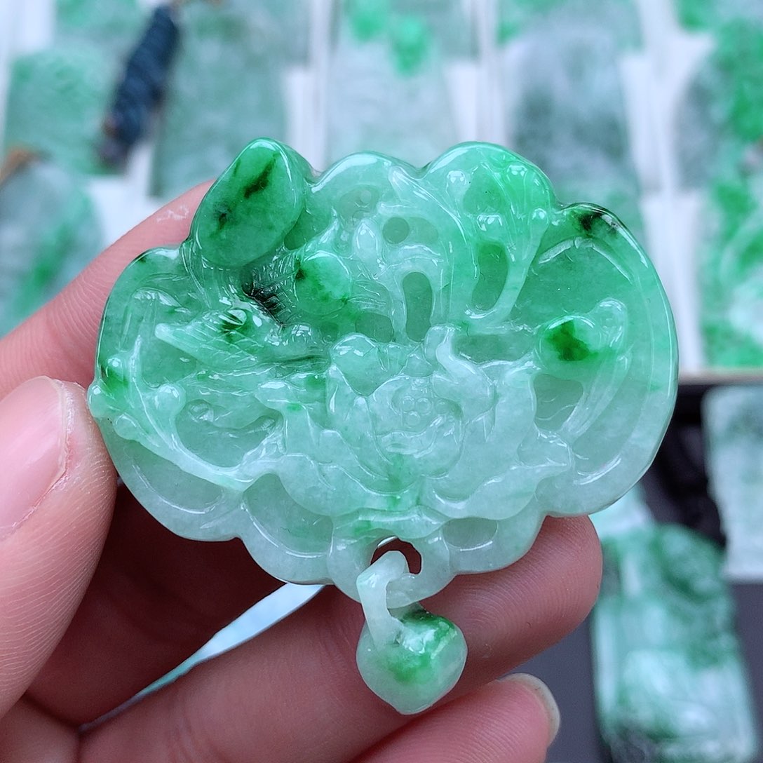 翡翠颈饰未镶嵌翡翠吊坠