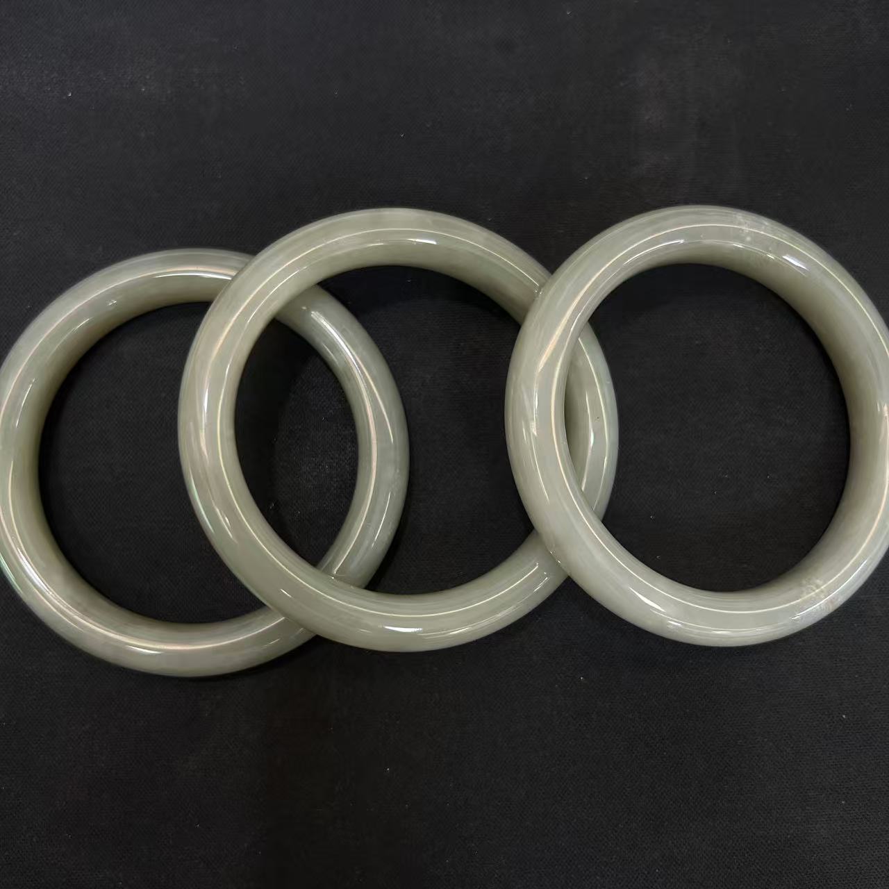 和田玉粉青手镯（多样性发一件）有小棉