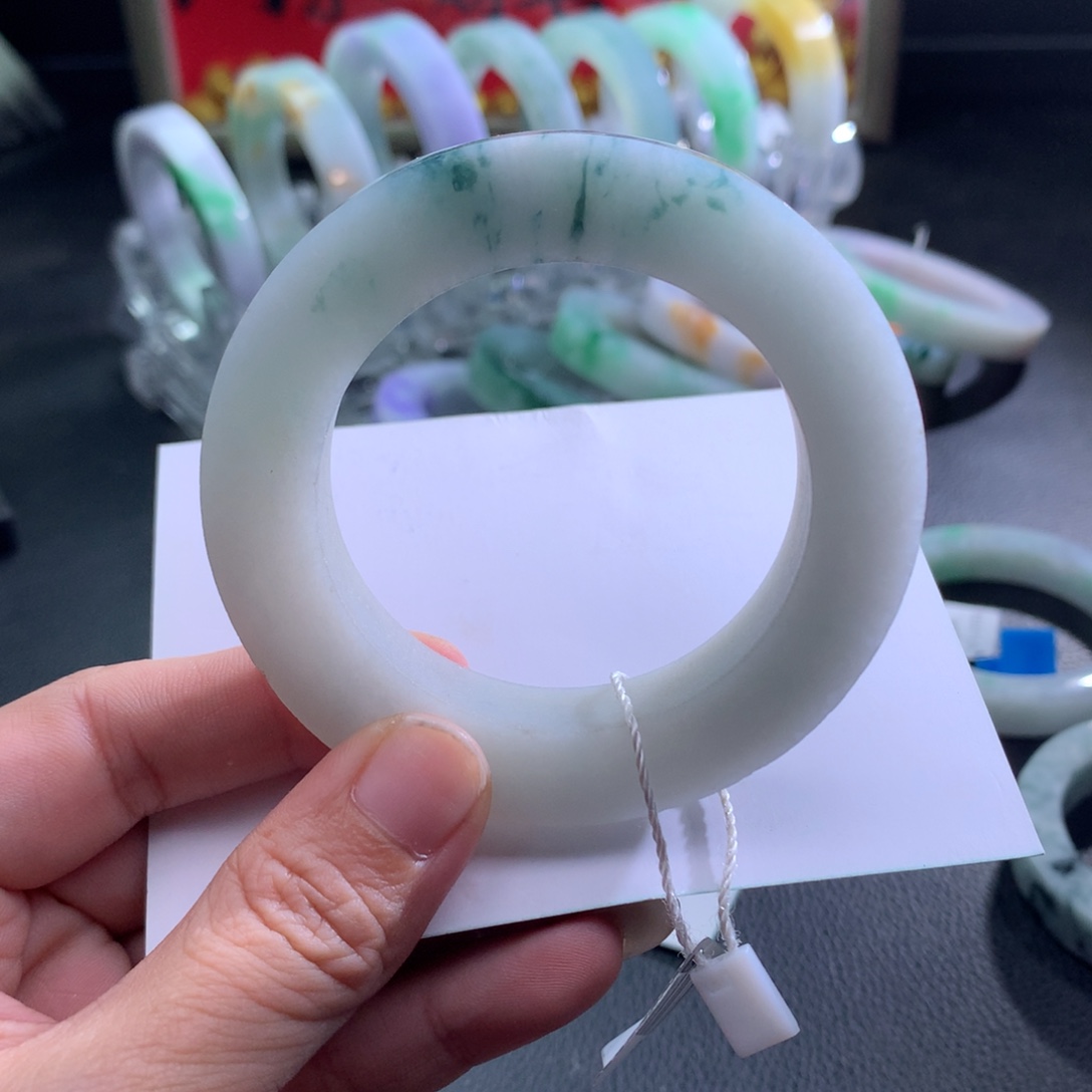 定制翡翠未镶嵌翡翠手镯