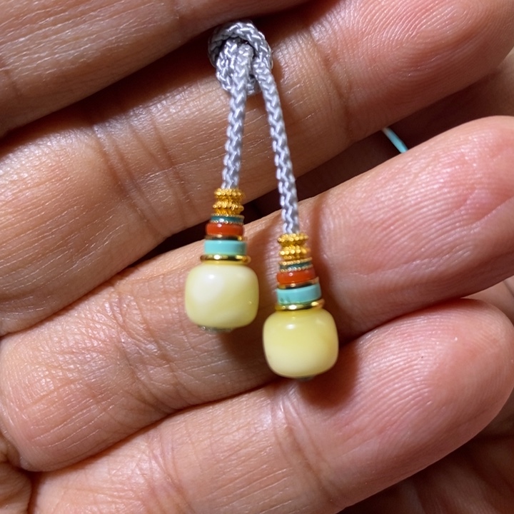 蜜蜡裸石未镶嵌配饰