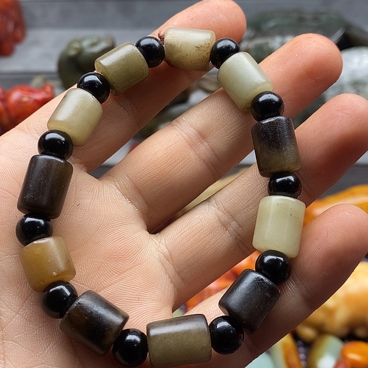 未镶嵌蛇纹石玉颈饰