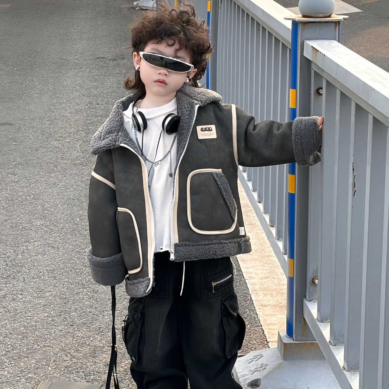 男童皮衣皮毛一体毛毛机车外套2025秋冬新款儿童加厚夹克外套FY