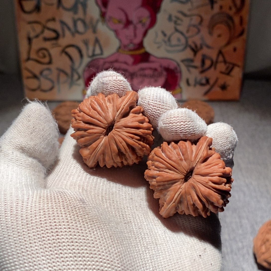 白***爷文玩核桃把件39.5四座楼