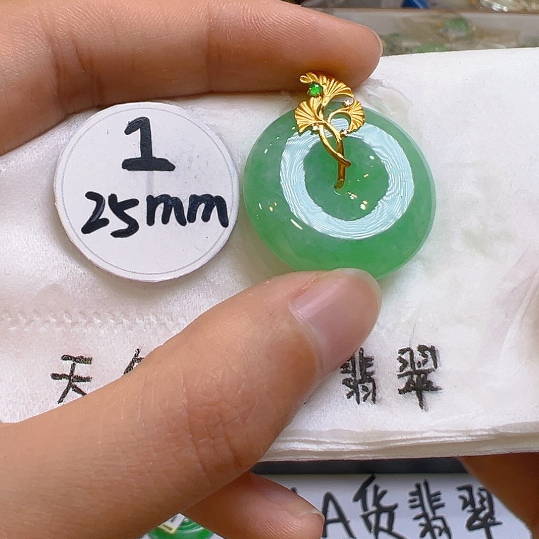 翡翠颈饰18K金镶嵌翡翠