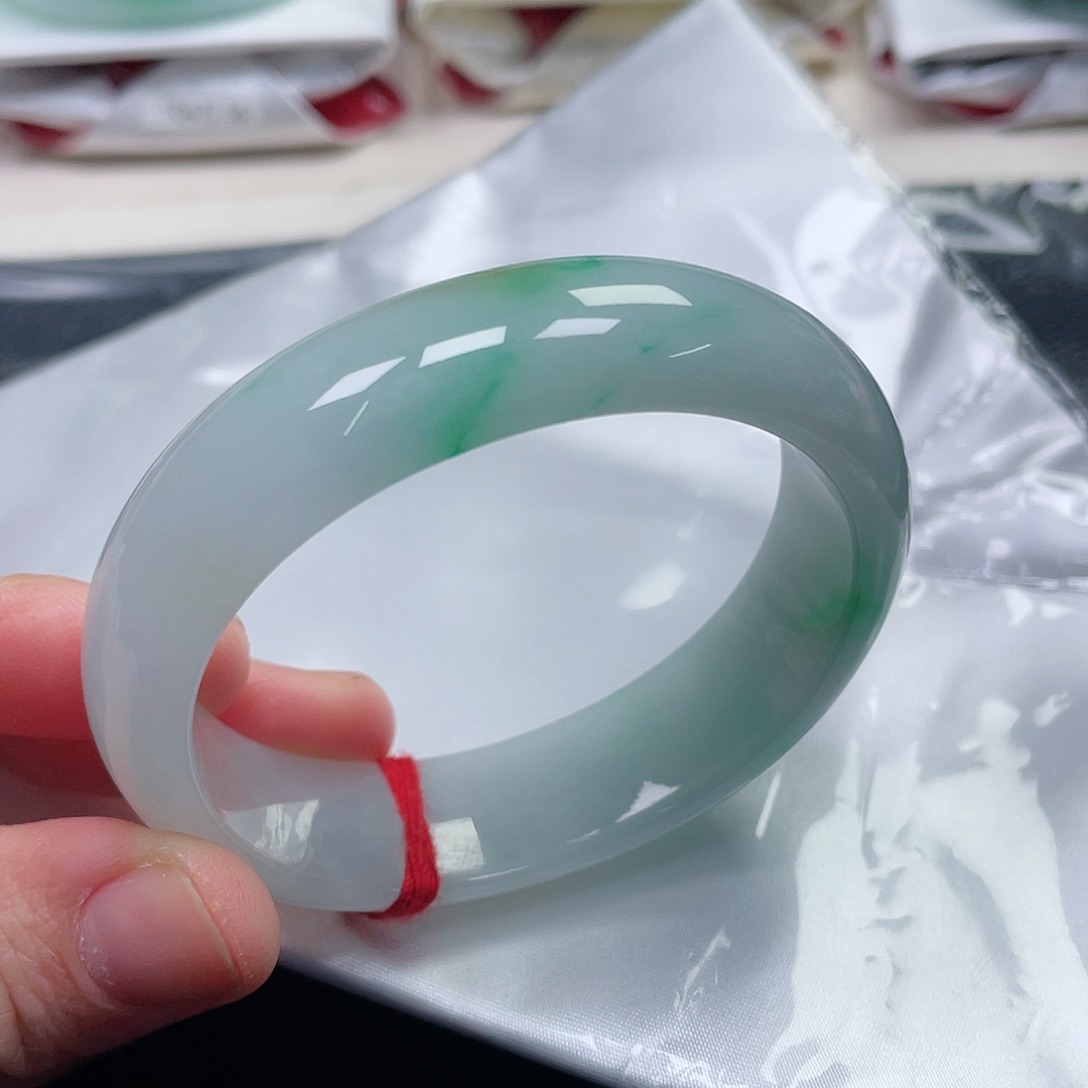 未镶嵌手镯（贵妃镯）翡翠缅甸翡翠