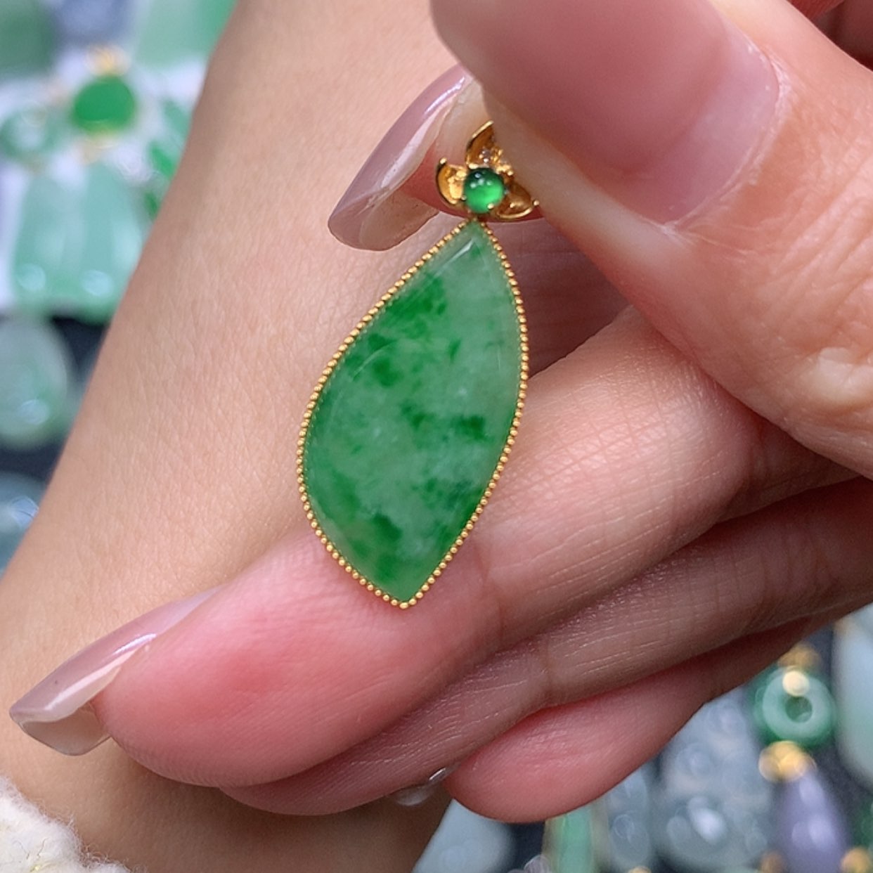 【闪购商品】翡翠吊坠(不含链)18K金镶嵌