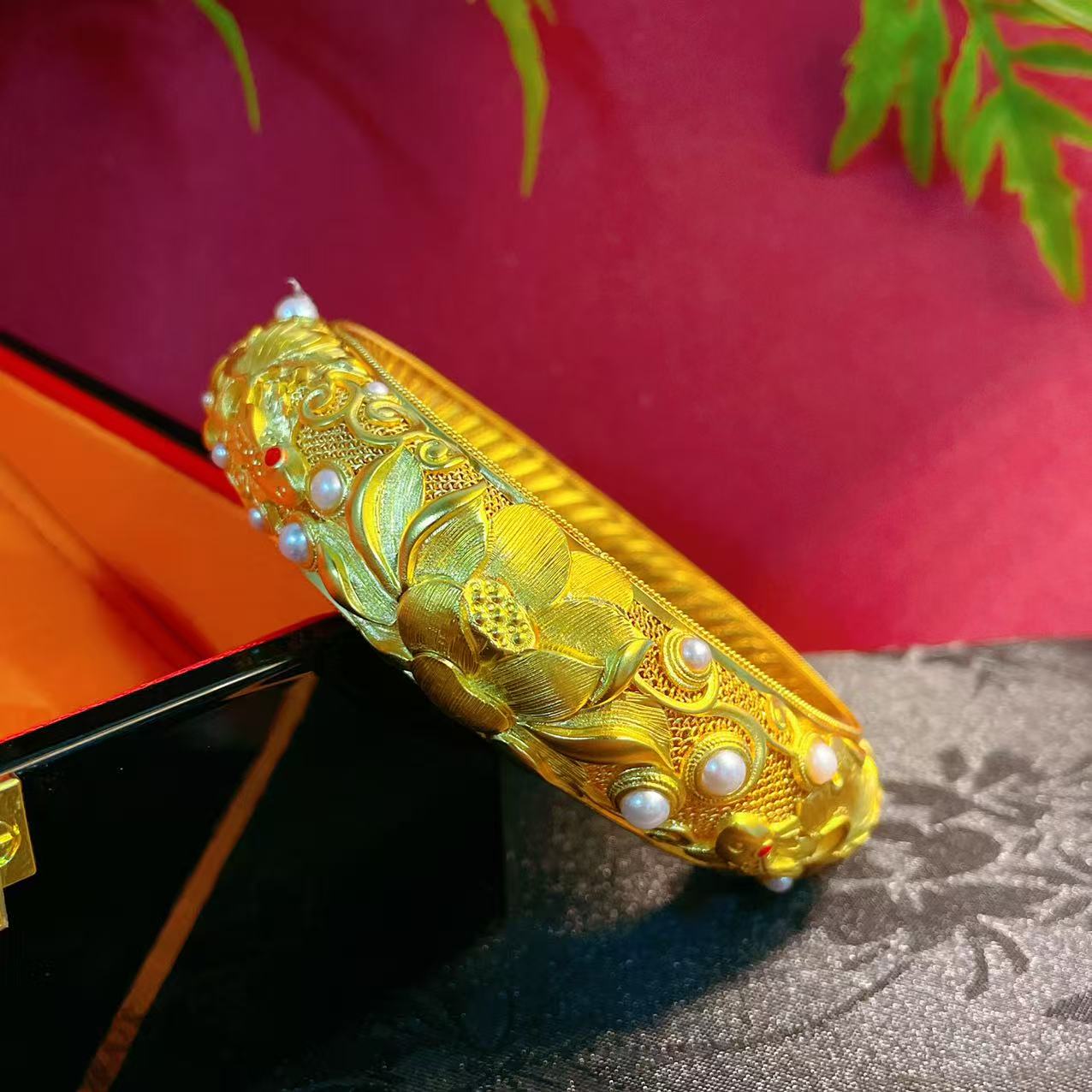 【原创设计】足金 手工掐丝錾刻 锦鲤戏荷花手镯168.88克