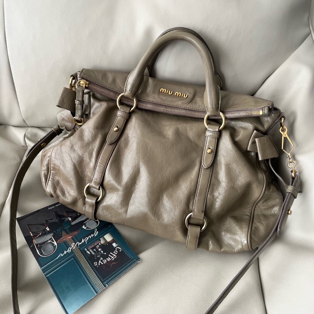 95新 MIU MIU/缪缪 油蜡皮蝴蝶结机车单肩斜挎包