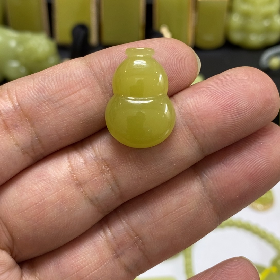 和田玉（黄玉）未镶嵌吊坠(不含链)阿***啦