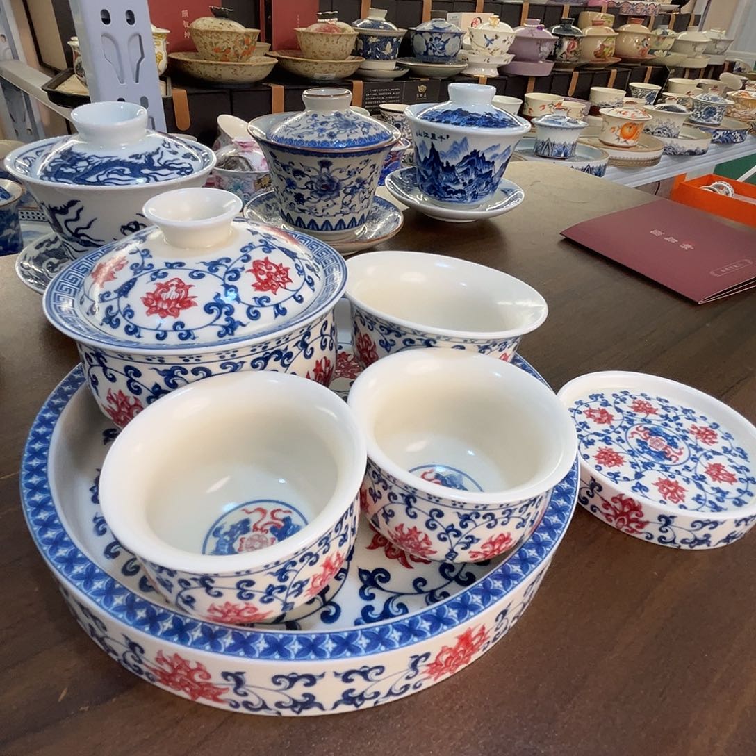 这些盖碗很漂亮！！！