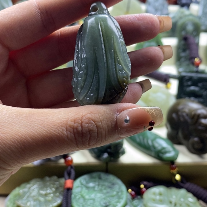 和田玉未镶嵌颈饰