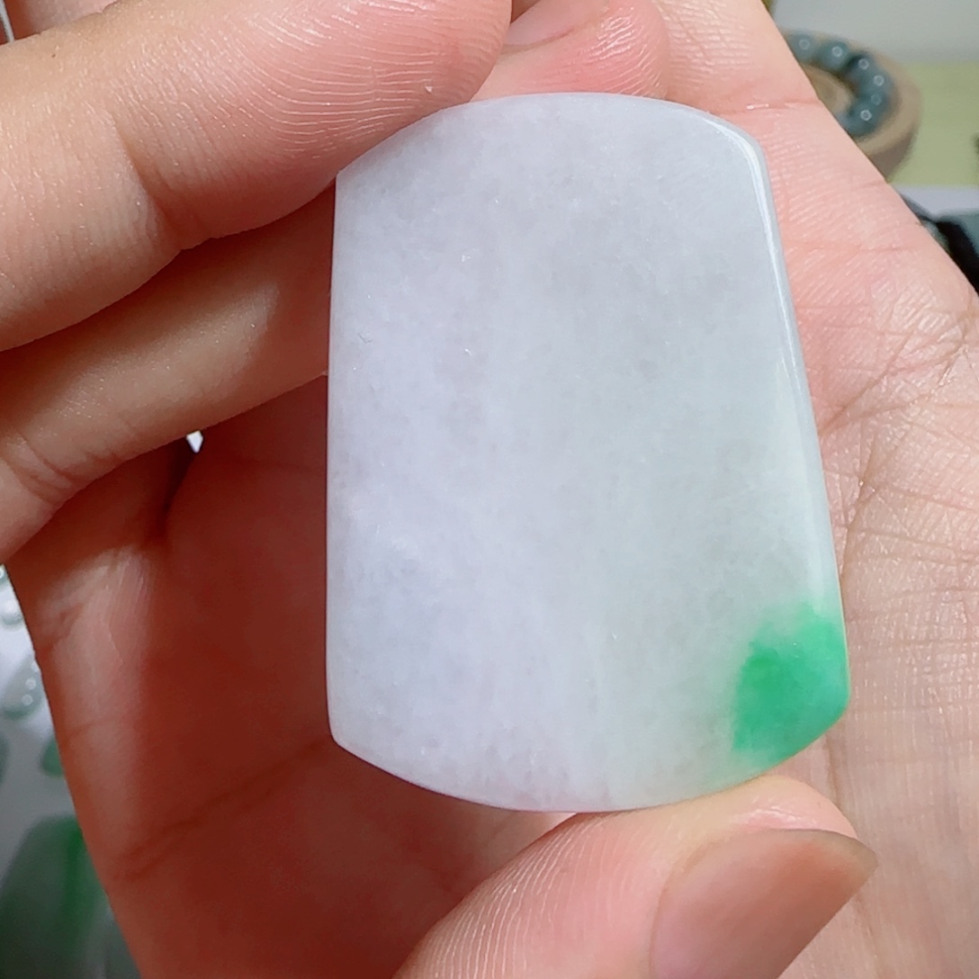 翡翠未镶嵌颈饰无事牌