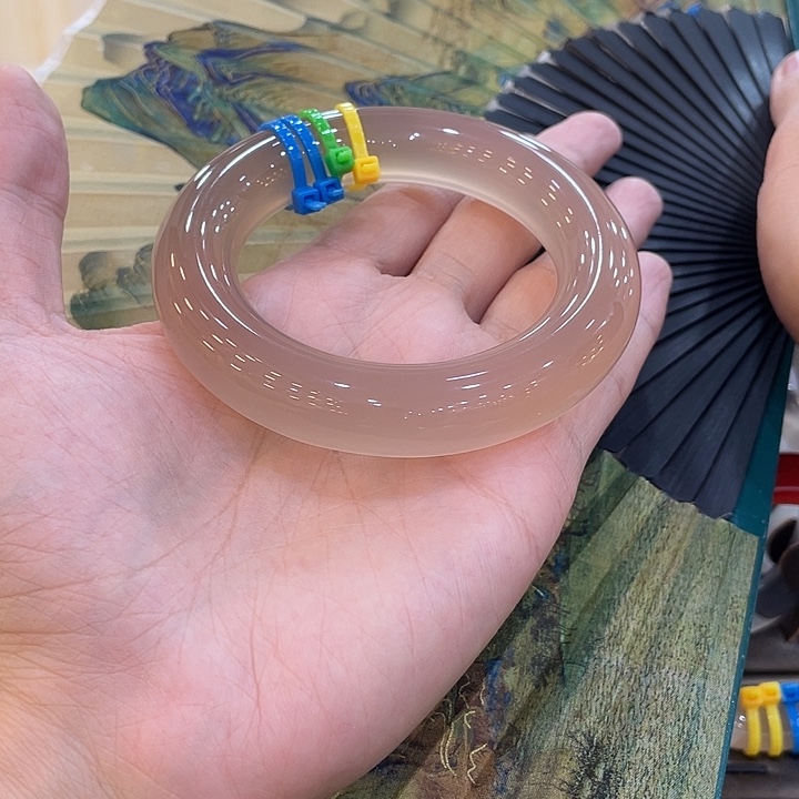 甜***七玛瑙/玉髓未镶嵌手镯