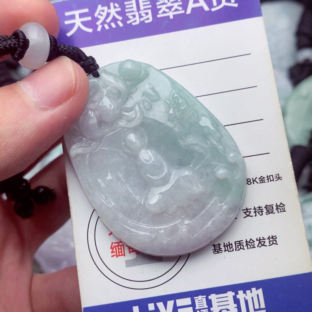 翡翠挂件未镶嵌翡翠