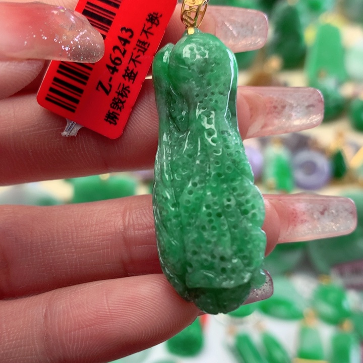 翡翠颈饰18K金镶嵌翡翠