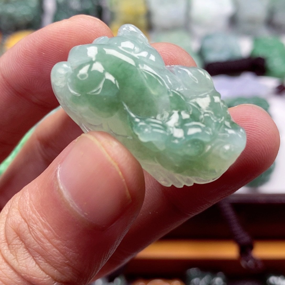 翡翠颈饰未镶嵌翡翠