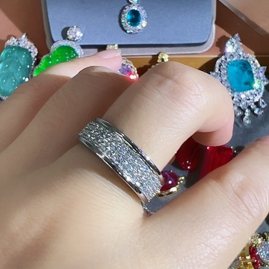 未镶嵌颈饰红宝石