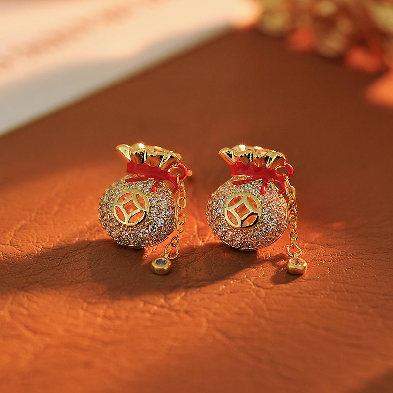 925银耳饰 1002号新年喜庆福袋耳钉满镶锆石轻奢高级感新中式复古