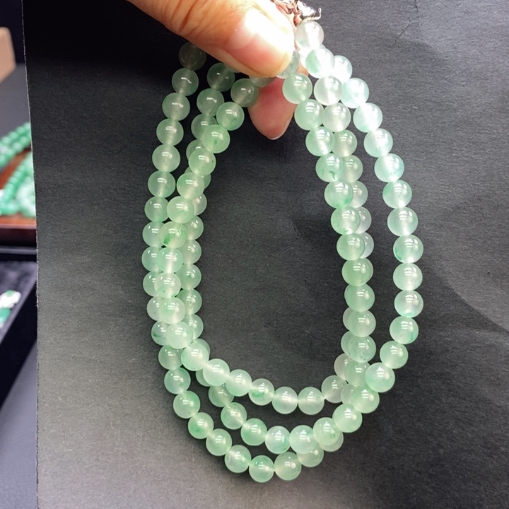 石英质玉未镶嵌颈饰