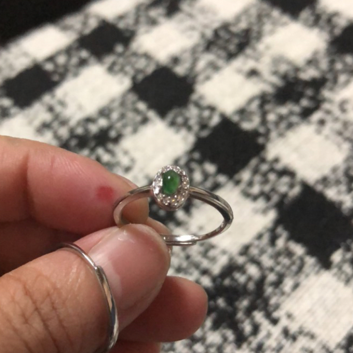 缅甸翡翠玉，S 9 2 5银镶嵌。戒指。活口可调节大小