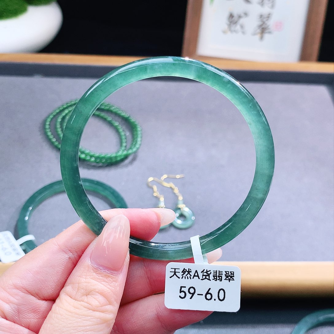 翡翠手镯（圆镯）未镶嵌