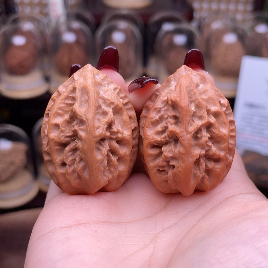 文玩核桃吊坠红烧狮子头