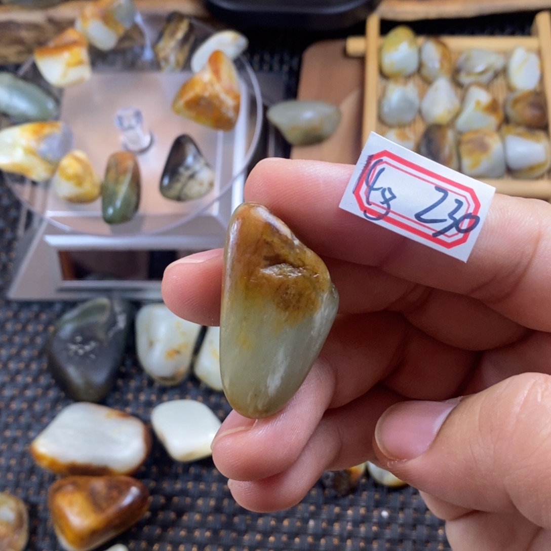 和田玉（糖玉）未镶嵌挂件