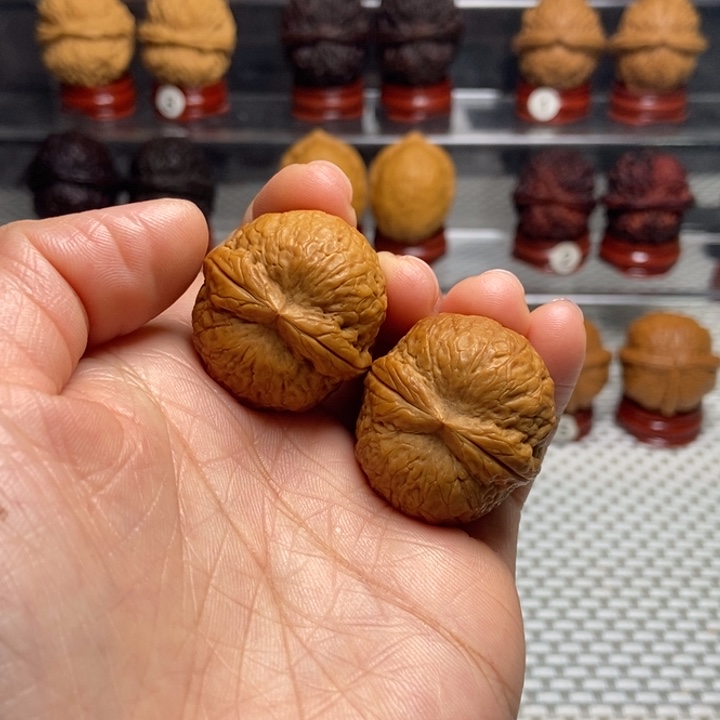 文玩核桃把件52粗筋钢蛋