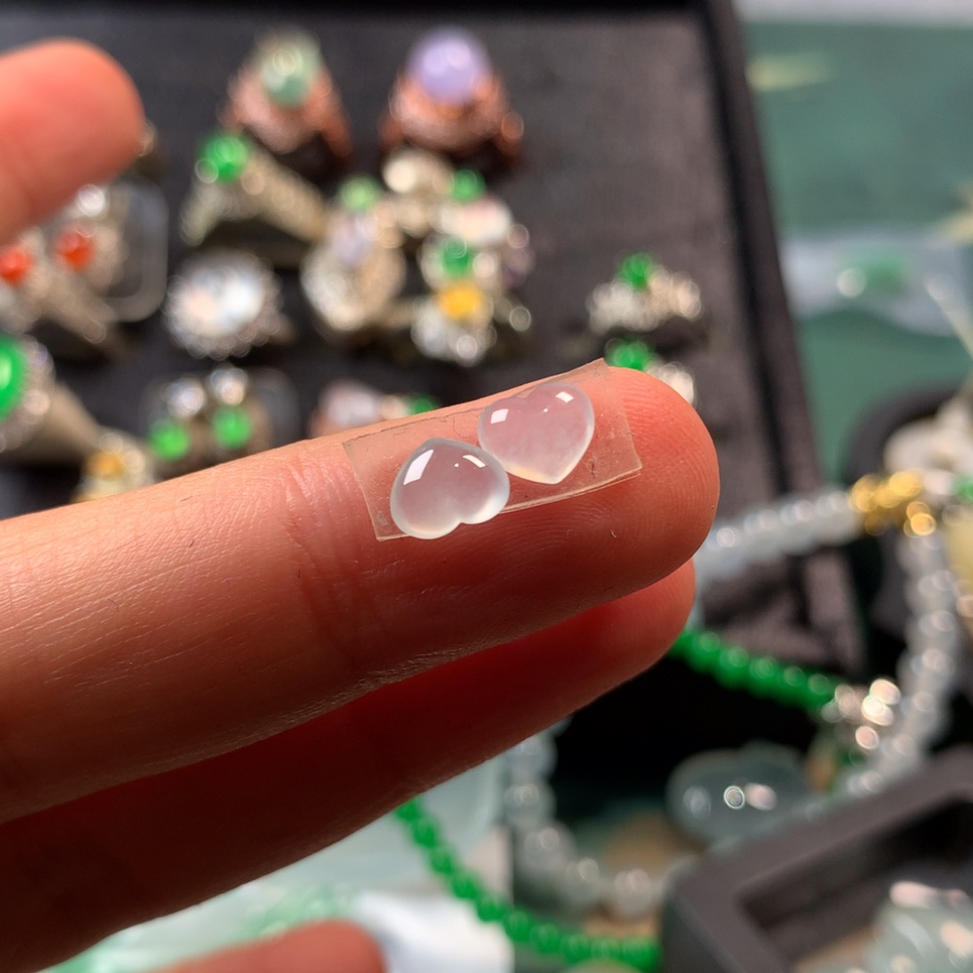 翡翠裸石冰种爱心一对