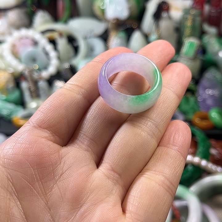 翡翠未镶嵌颈饰翡翠未镶嵌颈饰