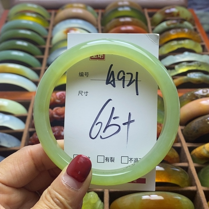 蛇纹石玉手镯未镶嵌