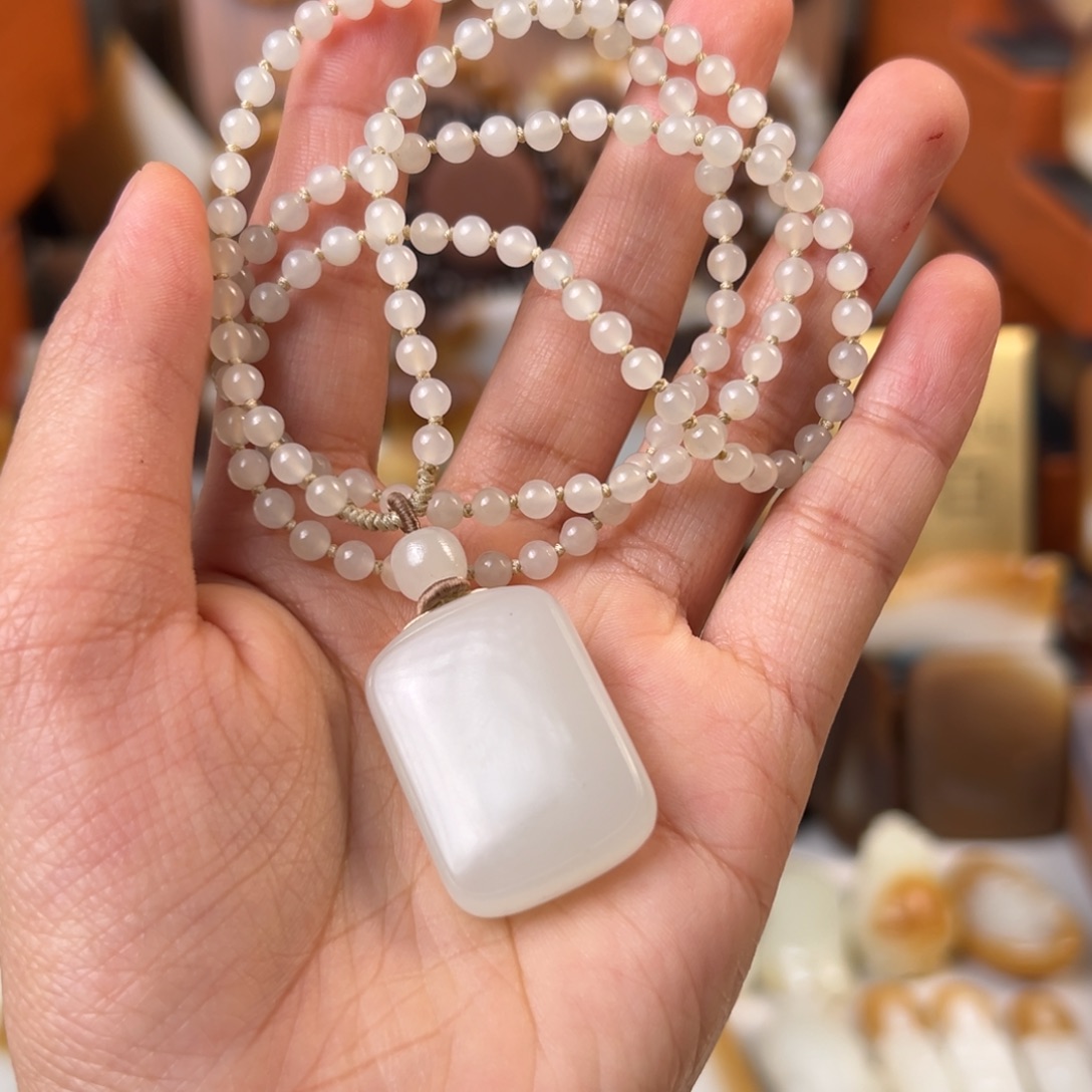 和田玉（糖玉）未镶嵌颈饰