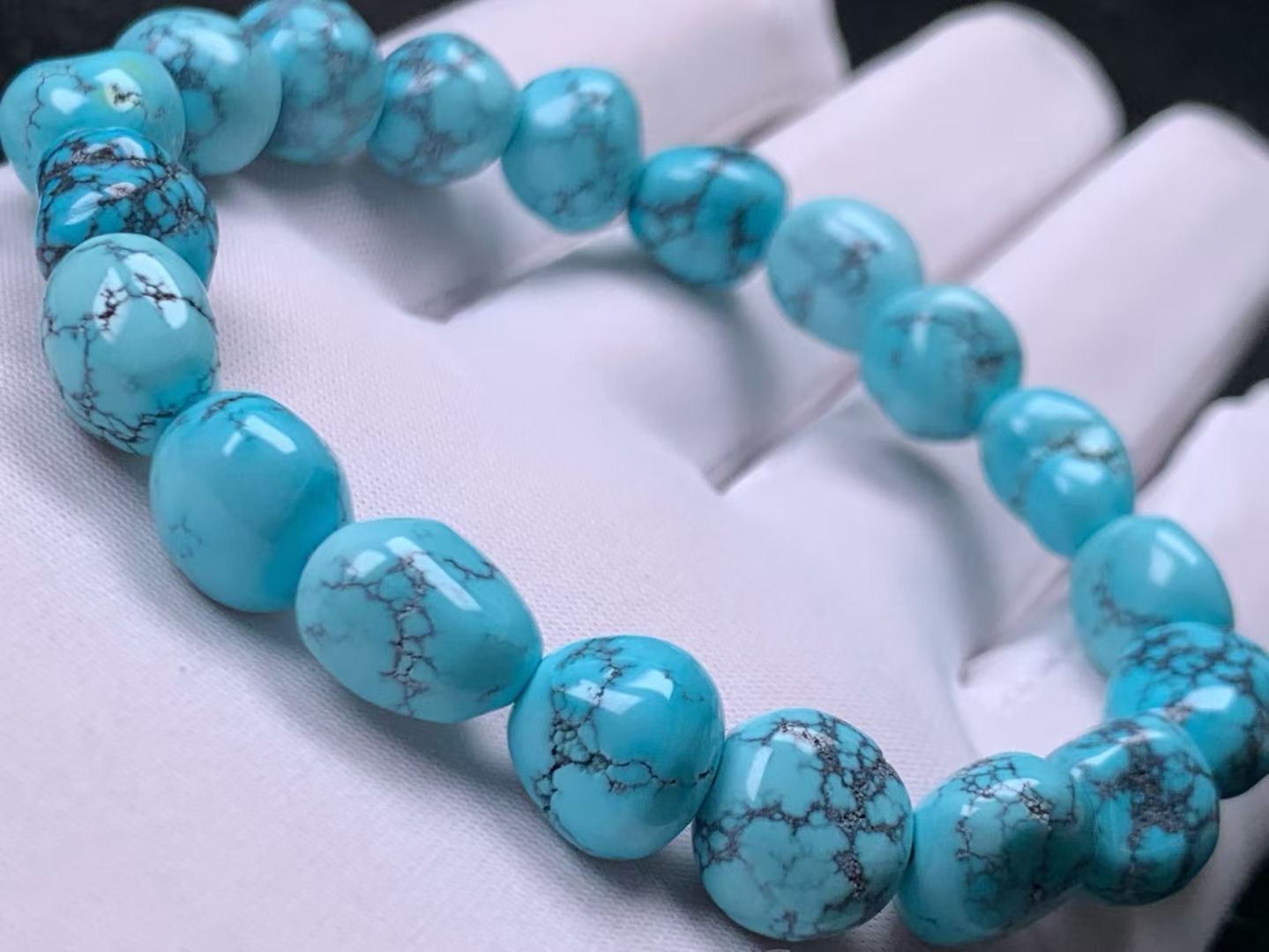 原矿高瓷蓝随行随绿松石手串，玻璃光泽，尺寸9~10mm，顺色一窝料