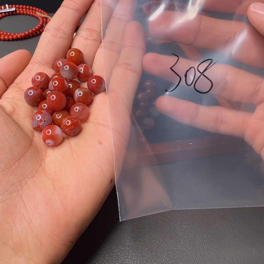 南红玛瑙未镶嵌308号南红20粒散珠，10.5+，有裂
