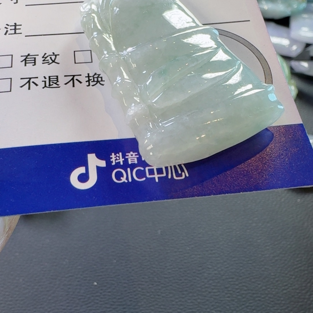 翡翠颈饰未镶嵌颈饰