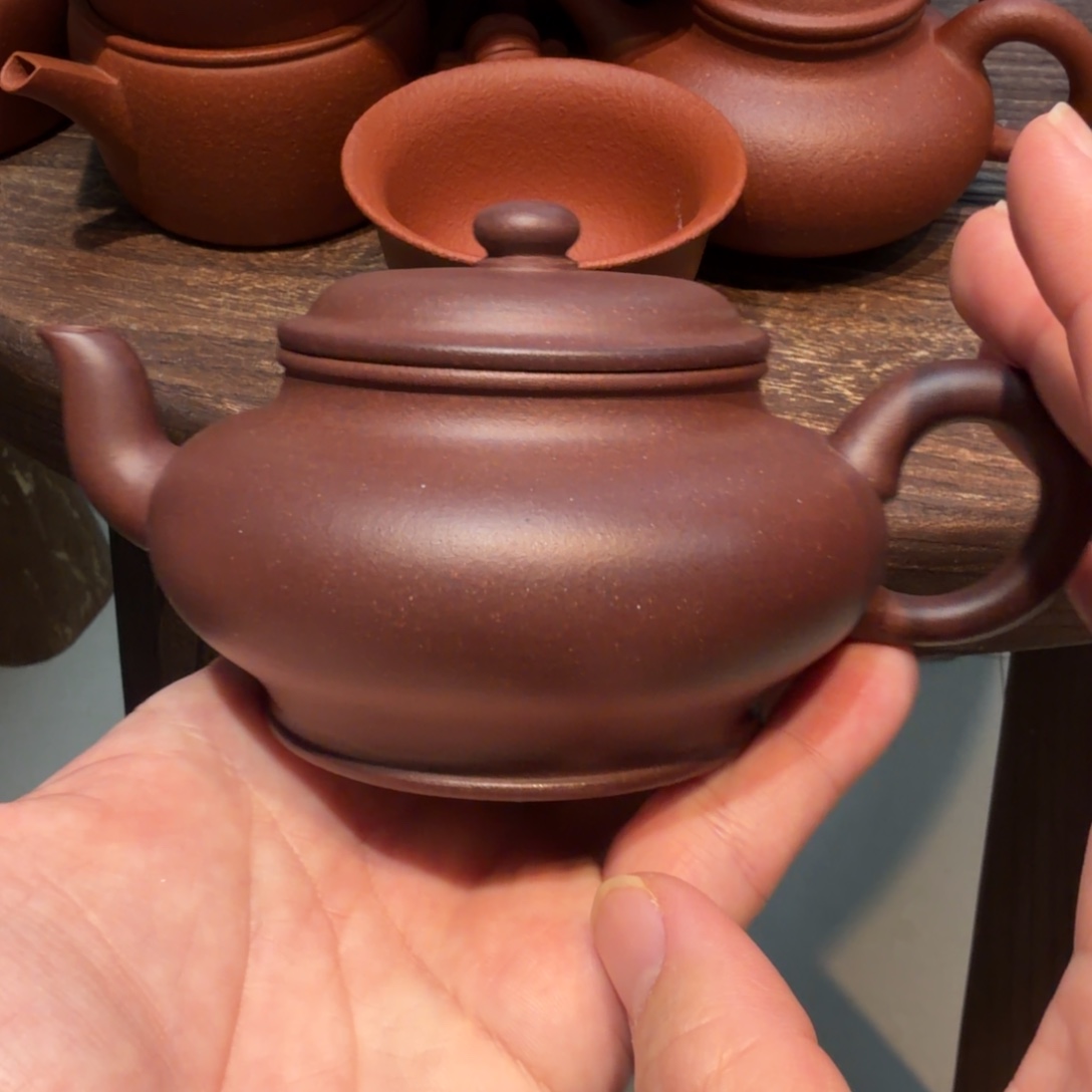 茶杯紫砂微瑕的壶