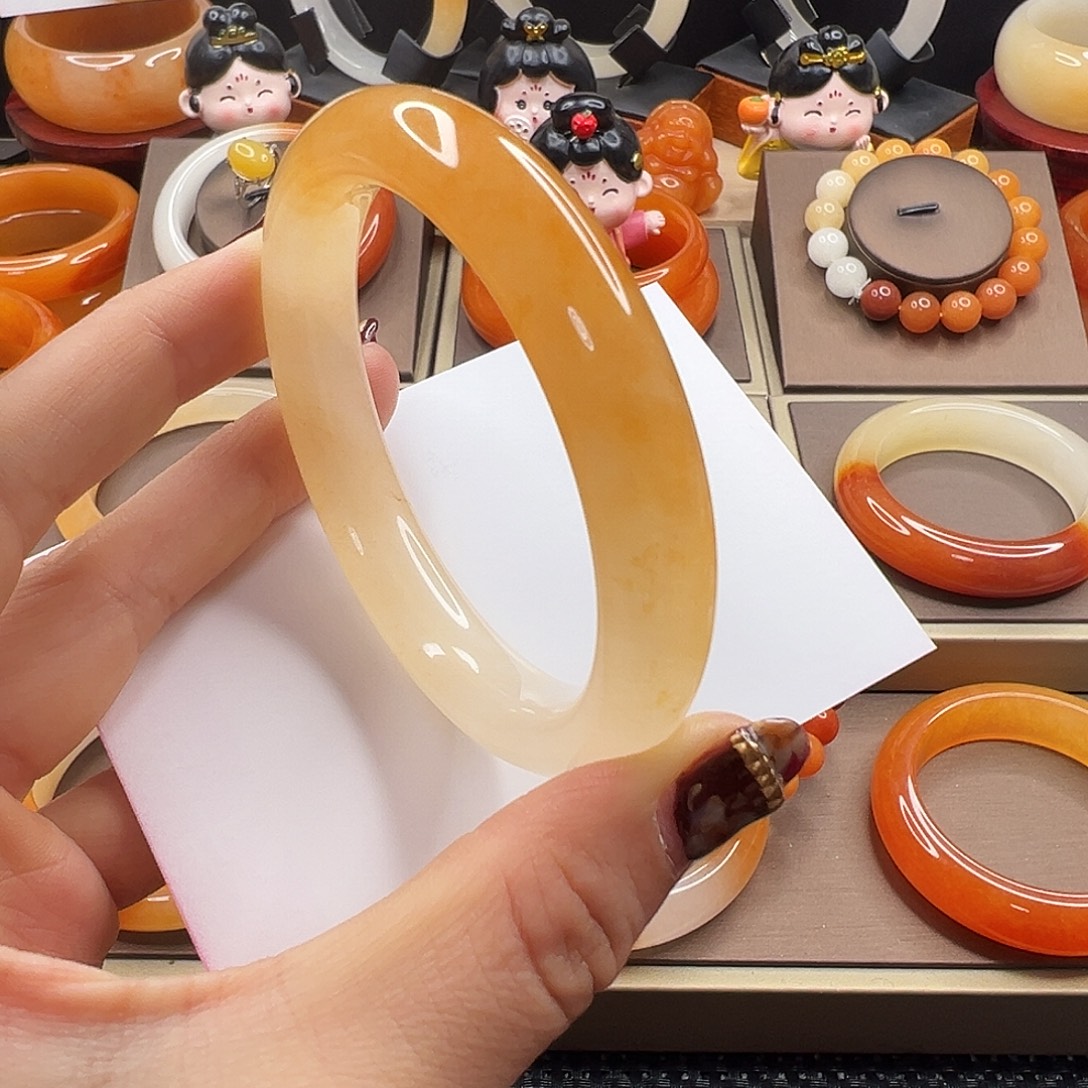 李***安石英质玉（黄龙玉）未镶嵌手镯56.7