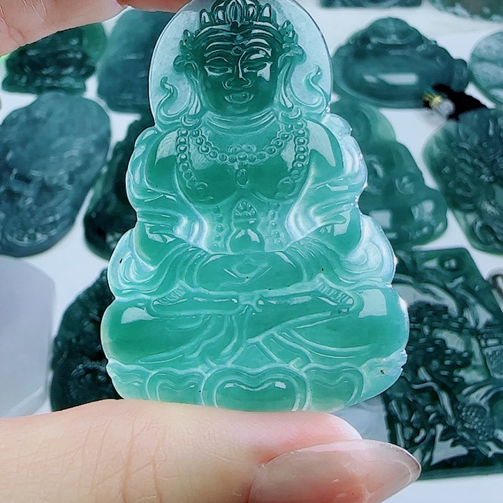 翡翠未镶嵌颈饰多样性发货天然的A货翡翠