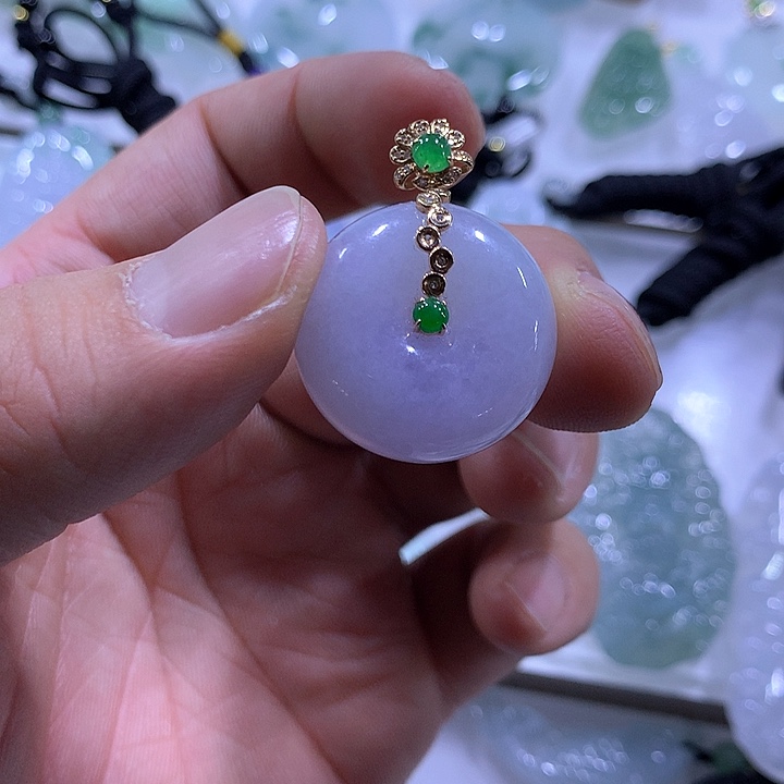 翡翠颈饰18K金镶嵌天然翡翠A货吊坠