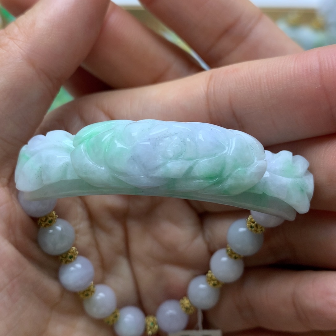 翡翠颈饰未镶嵌翡翠