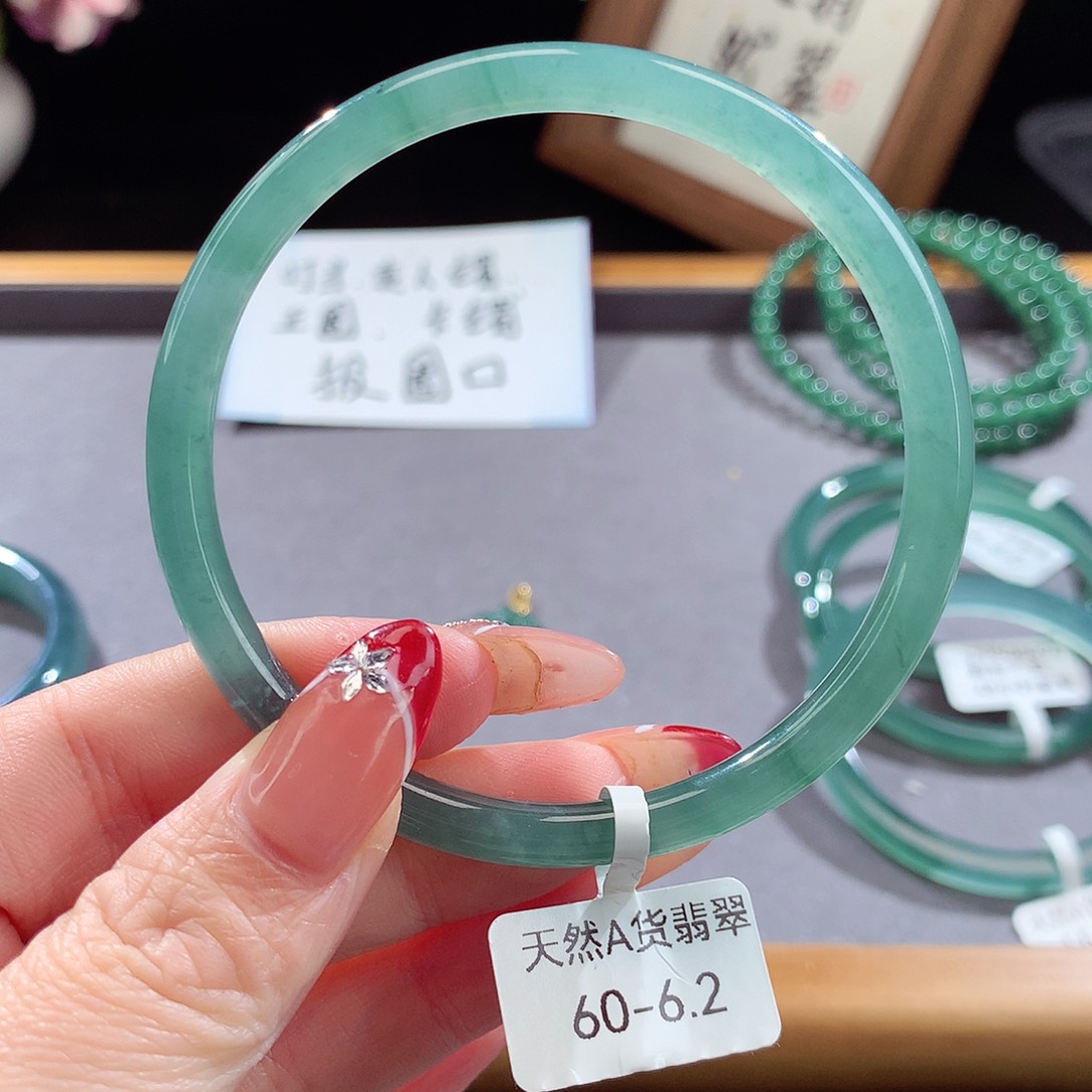 翡翠手镯（圆镯）未镶嵌