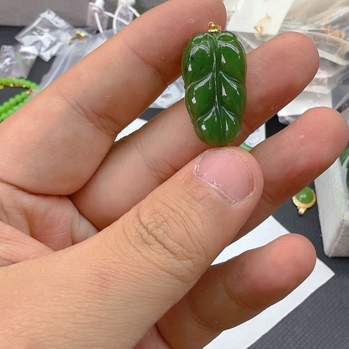 和田玉（碧玉）颈饰18K金镶嵌