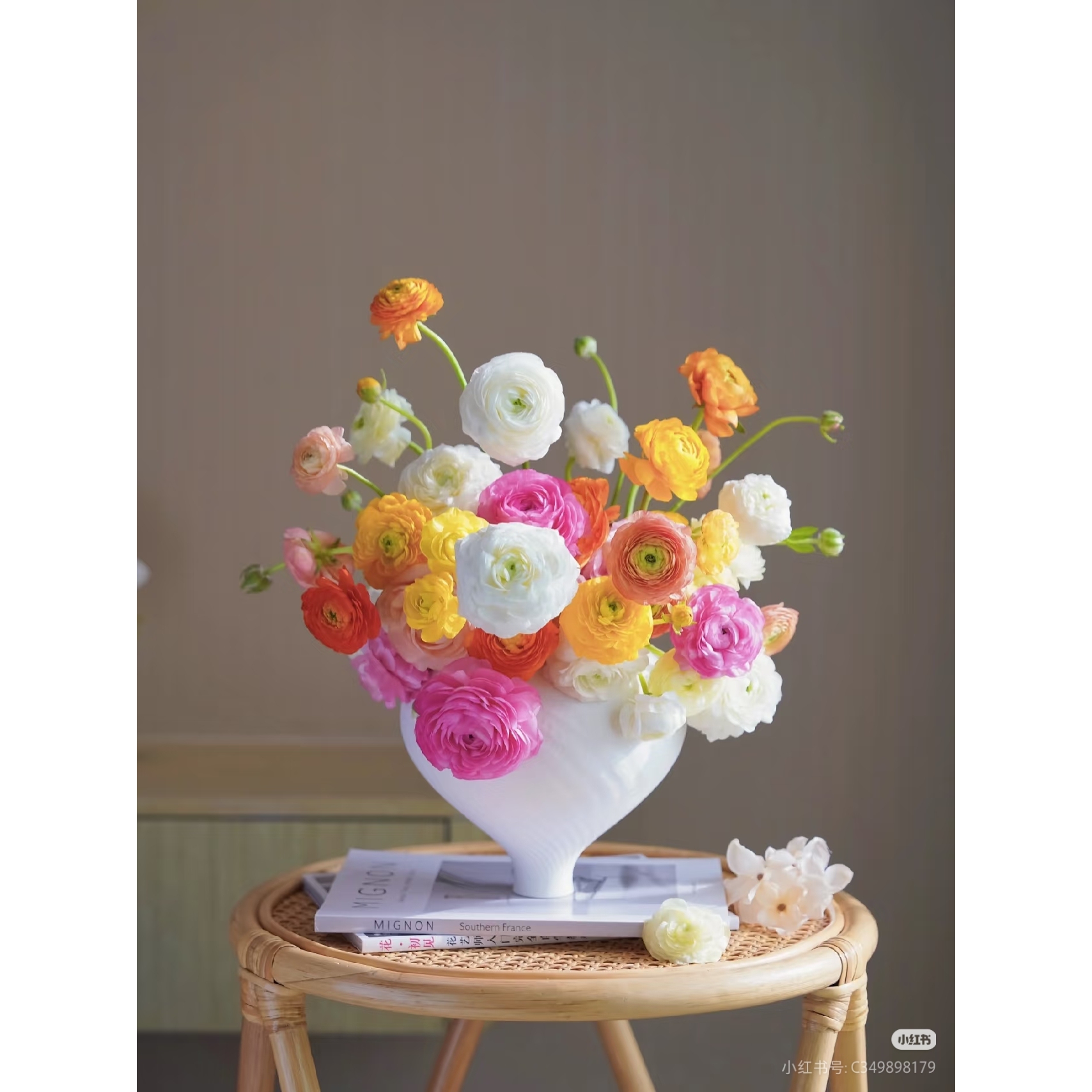 白、花边色洋牡丹一把云南基地鲜花直发一手货源摆地摊